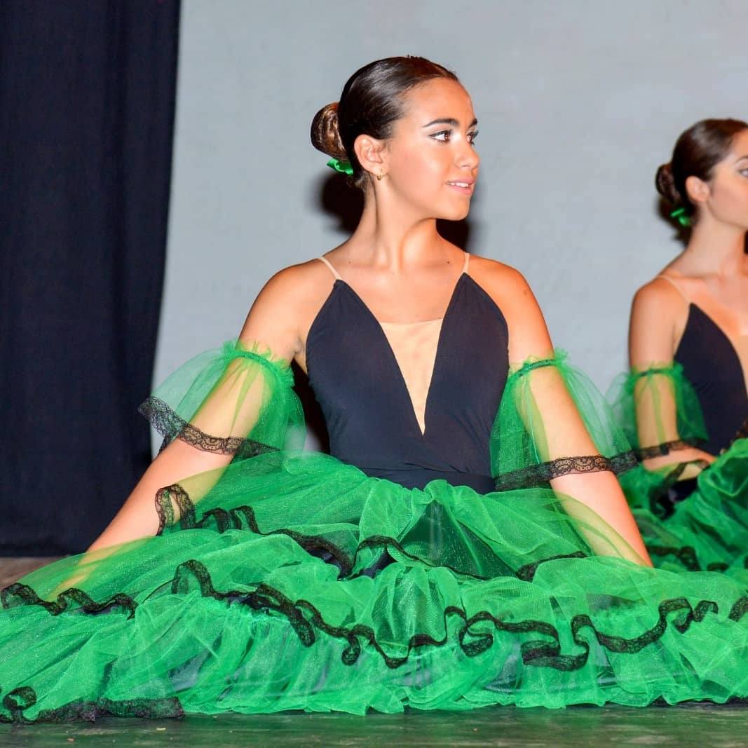 Studentessa in abito verde